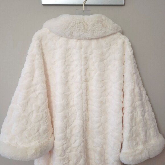 NWT Joseph Ribkoff cream monochromatic pattern textured faux fur cape jacket, L - Picture 13 of 14